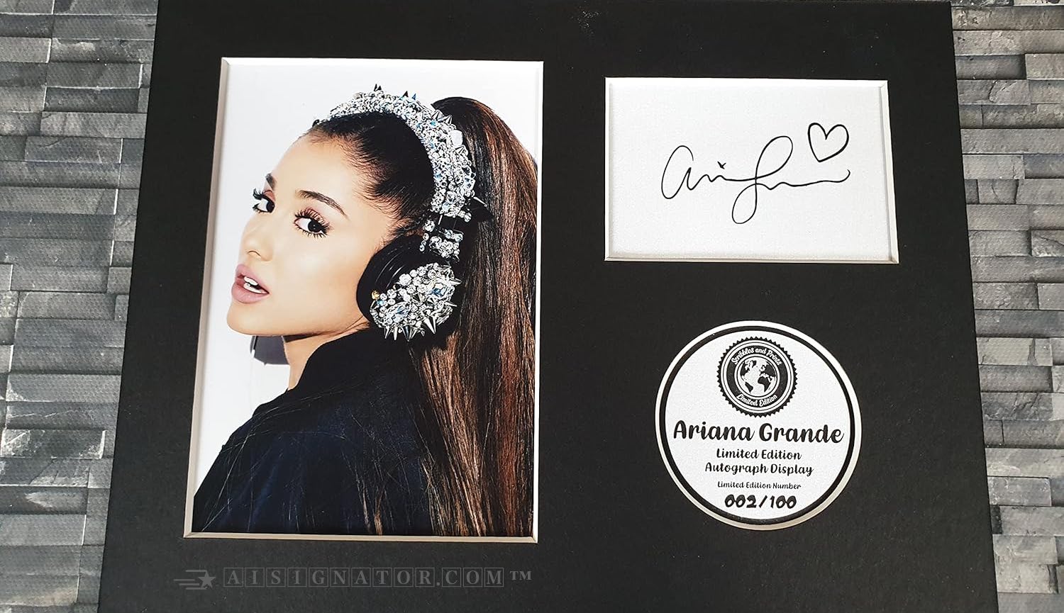 Ariana Grande Signature & Autograph